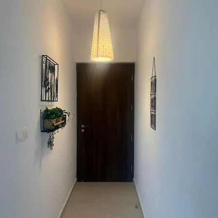 Apartman 1 Min Walk To Sea, Modern Mackenzie 1br Flat Lárnaka