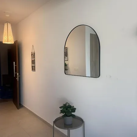 1 Min Walk To Sea, Modern Mackenzie 1br Flat Apartman *
