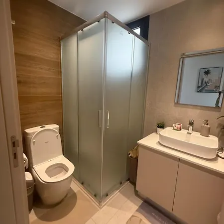 1 Min Walk To Sea, Modern Mackenzie 1br Flat Apartman *